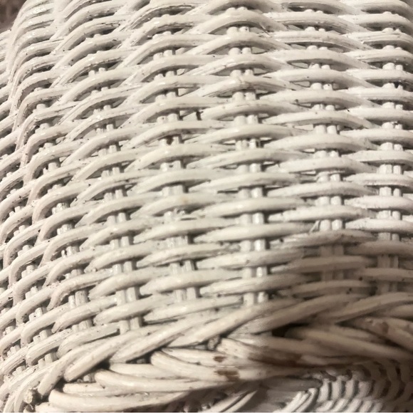 Vintage Wicker Wavy Ruffled Trompe L'Oeil Basket with Handle - Picture 7 of 9